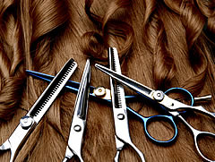 Der Salon Haarscharf ist Ihr trendiger Friseur im Raum Lemgo und Vlotho. Wir sorgen durch den optimalen Schnitt, sowie die passenden Tipps vom Friseur Lemgo dafür, dass Sie ihre Frisur auch zu Hause leicht stylen können.